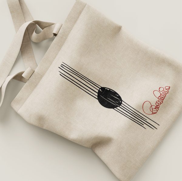 Bolsa tote de la colección Cuerdas inspirada en la guitarra flamenca de Paco de Lucía