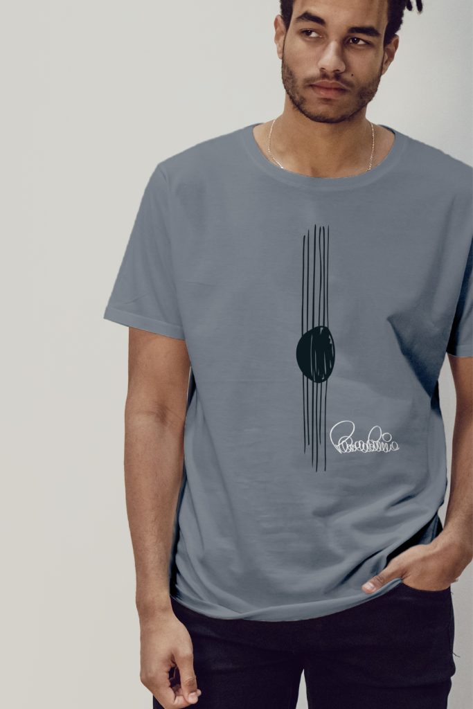Camiseta gris mineral de la colección Cuerdas inspirada en la guitarra flamenca de Paco de Lucía