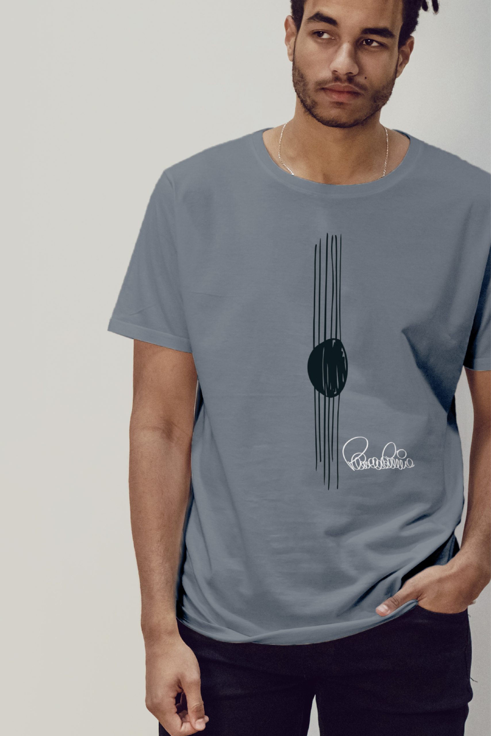 Camiseta gris mineral de la colección Cuerdas inspirada en la guitarra flamenca de Paco de Lucía