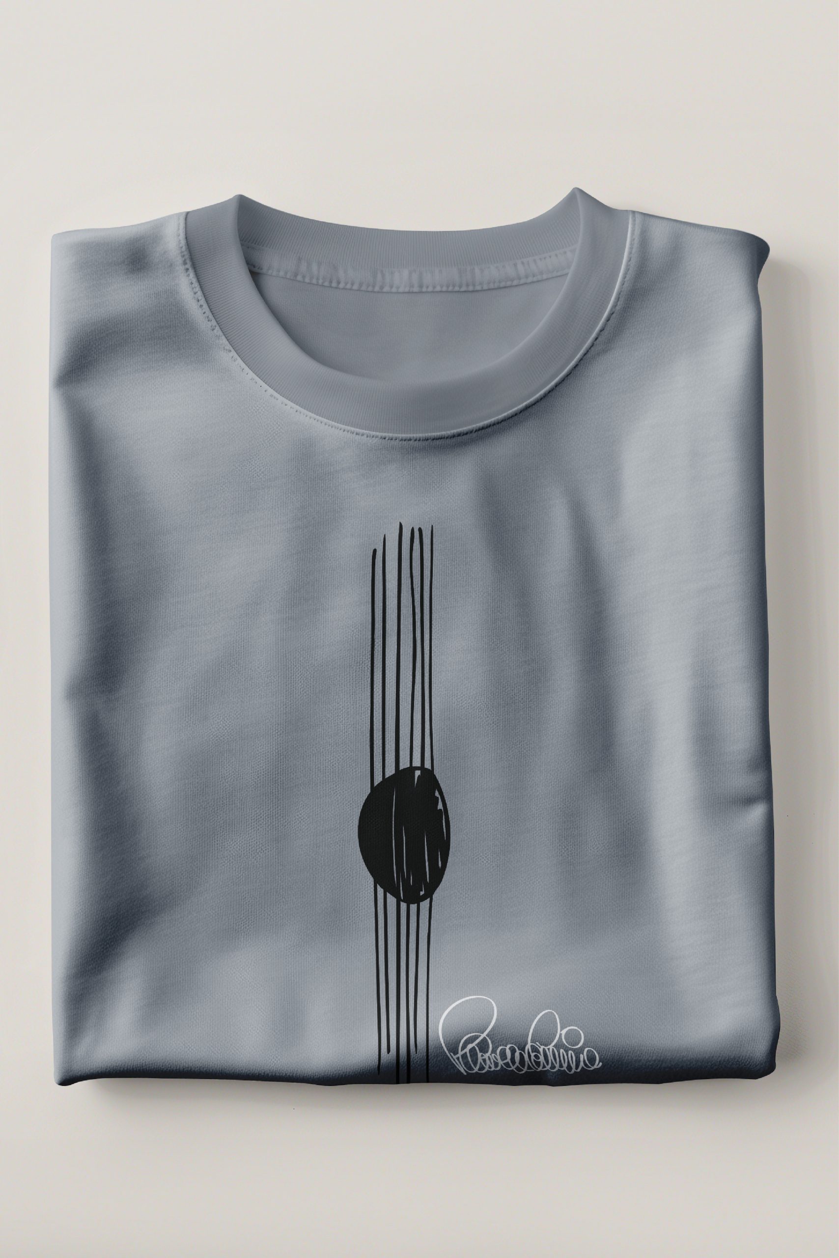 Camiseta gris mineral de la colección Cuerdas inspirada en la guitarra flamenca de Paco de Lucía