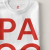 Camiseta oversize blanca de Paco de Lucía con diseño tipográfico rojo